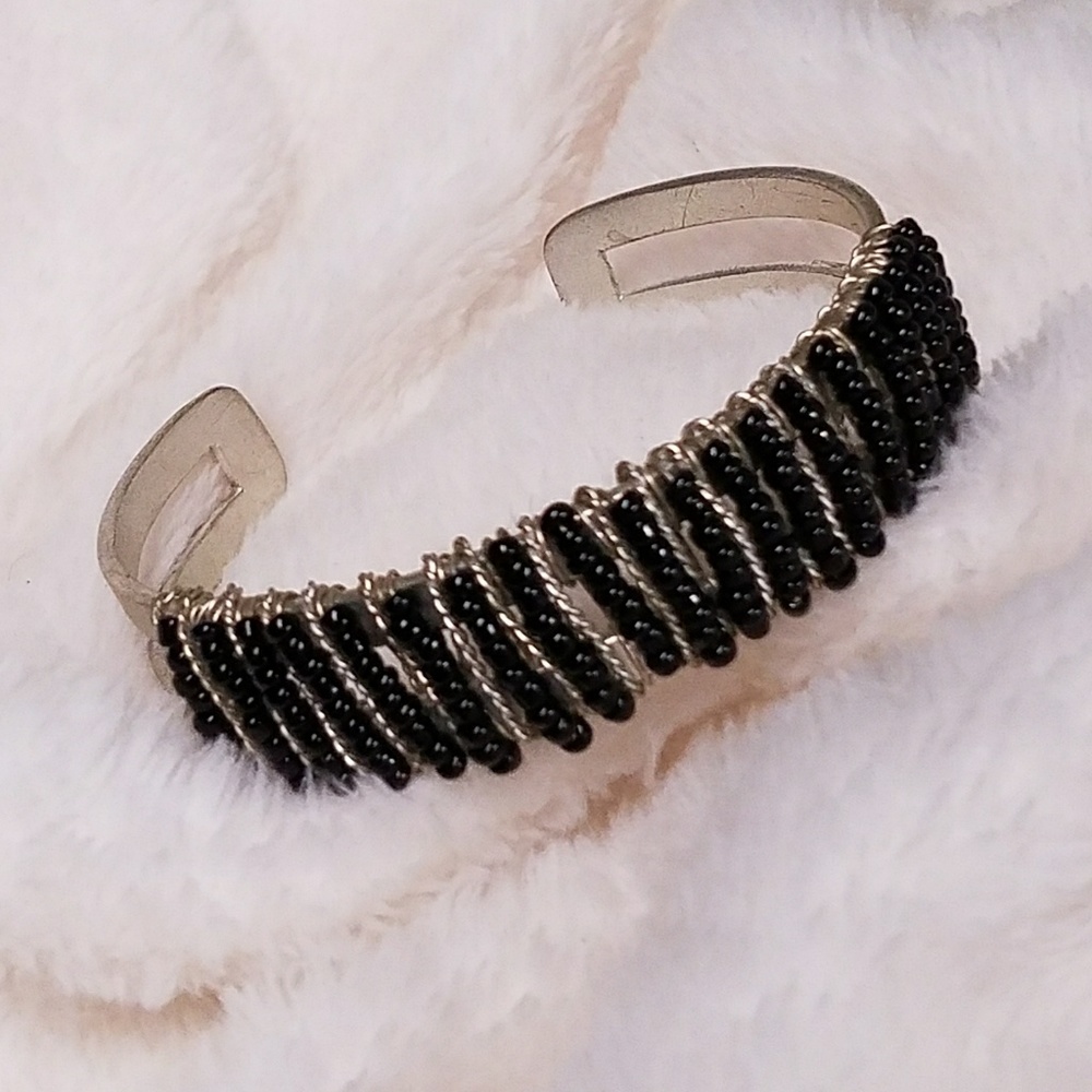 B634Silver & Black Beaded Open Back Cuff Bracelet